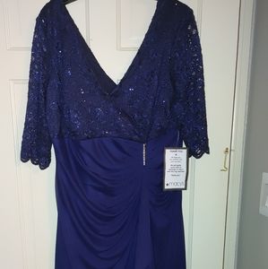 Betsy & Adam Women's Navy Gown